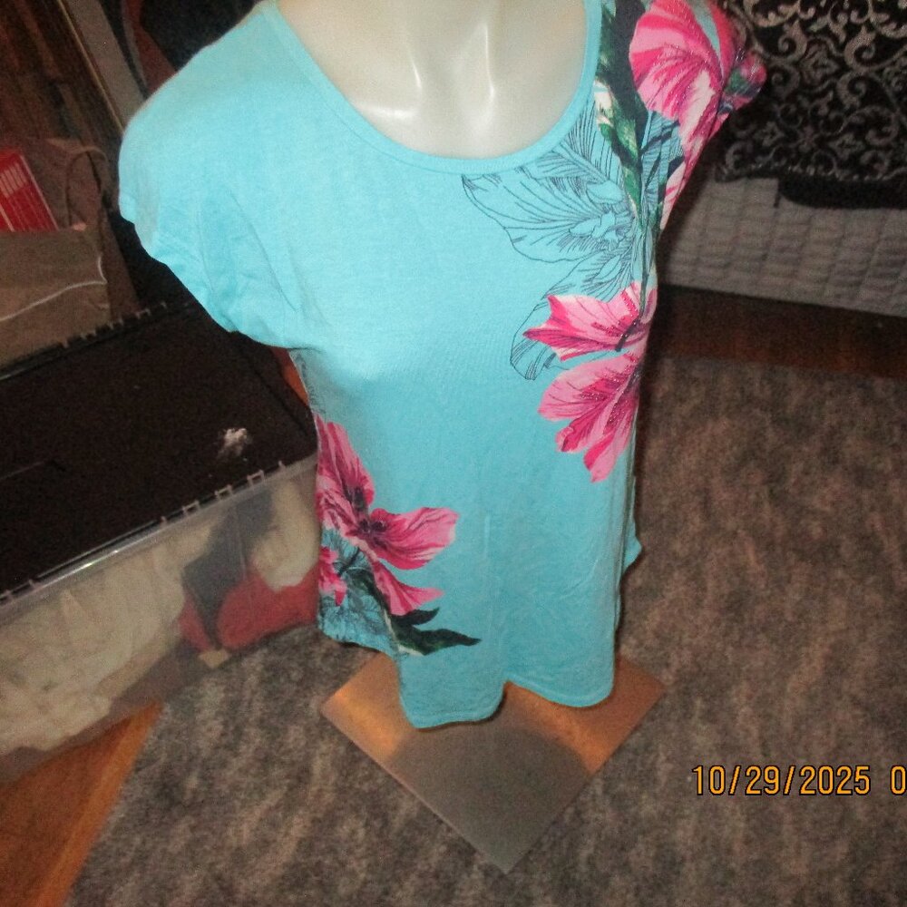 westport xs t shirt short sleeves colorful light blue